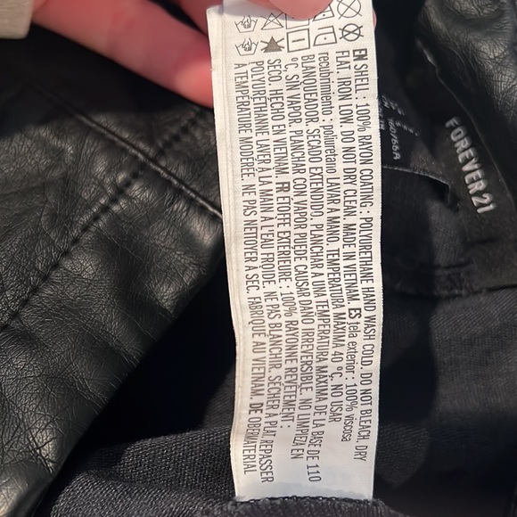 Black vintage faux LEATHER SEAMED MINI SKIRT - Picture 3 of 3